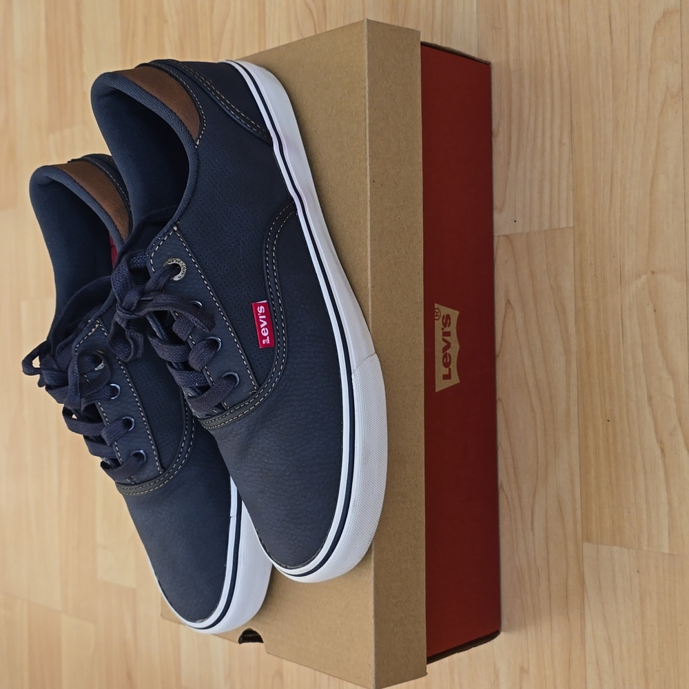 Levi's Men's Ethan Perforated Comfort Navy/Tan Sneakers Size 8